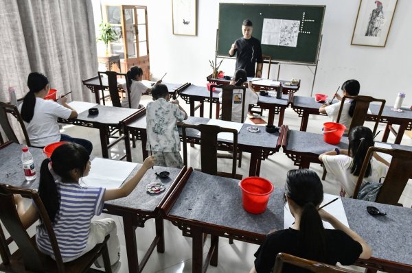 亿融策略 莞一夏|墨韵飘香！“书香长安 阅读一夏”饶宗颐美术馆书画公益夏令营开营